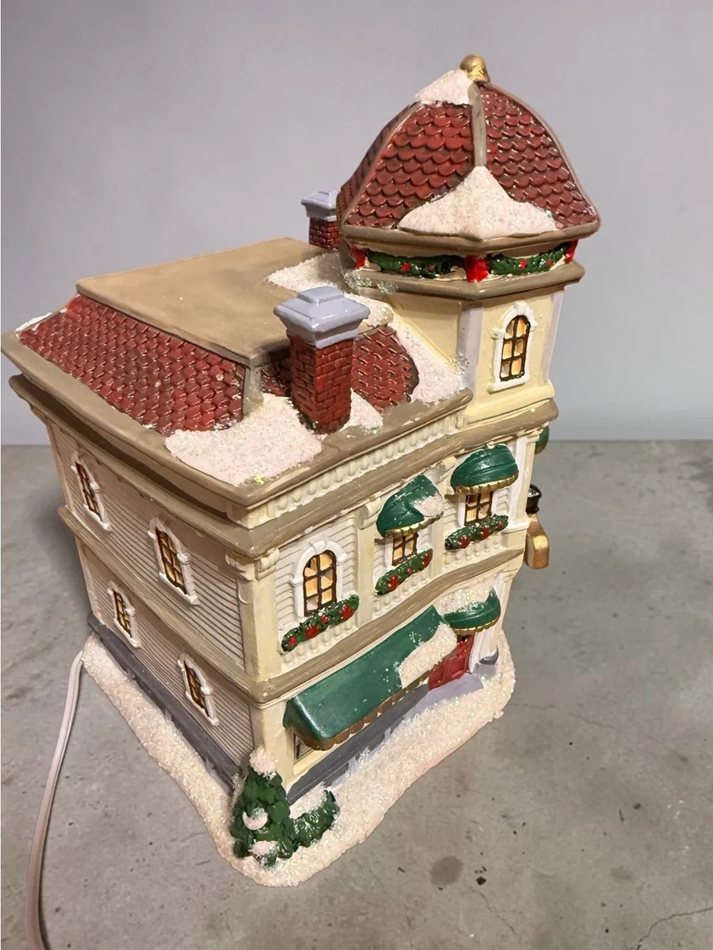 St. Nicholas Square 2017 Restaurant Lighted Christmas Village Building w/ Box